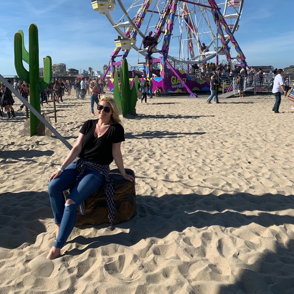 Meet your Posher, Lauren - Picture 1 of 2